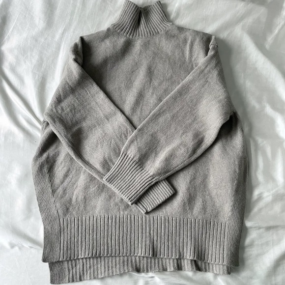 H&m taupe beige turtleneck - Picture 2 of 5
